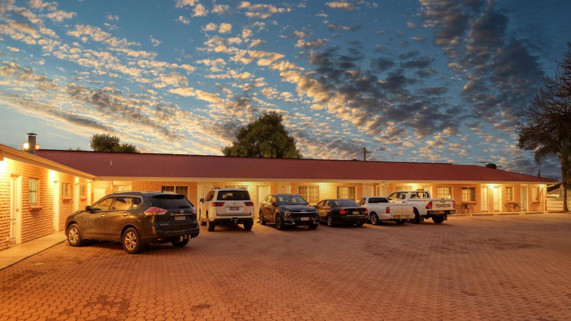 Charles Rasp Motor Inn & Cottages Broken Hill Eksteriør billede