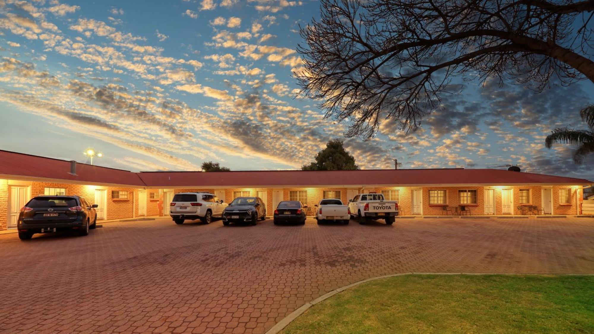 Charles Rasp Motor Inn & Cottages Broken Hill Eksteriør billede